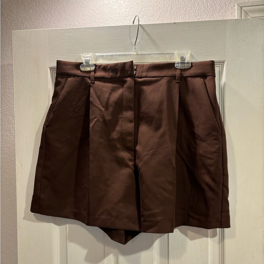 Abercrombie ultra high rise tailored short in dark brown
